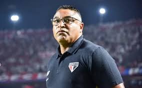 ROGER CAIU